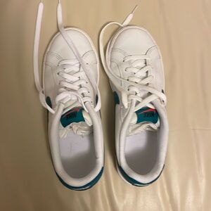 Nike size 7.5 women’s shoes.